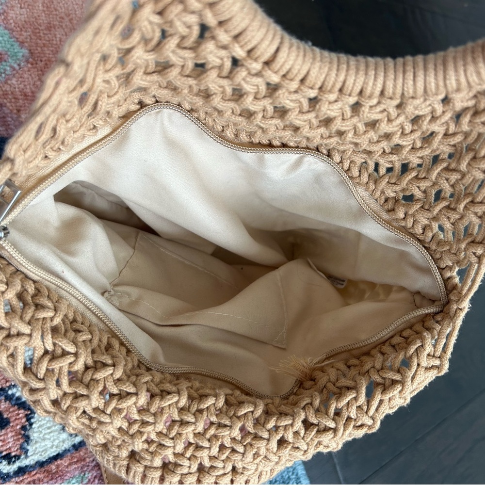 Stylish Tan and Cream Woven Handbag - Picture 6 of 8